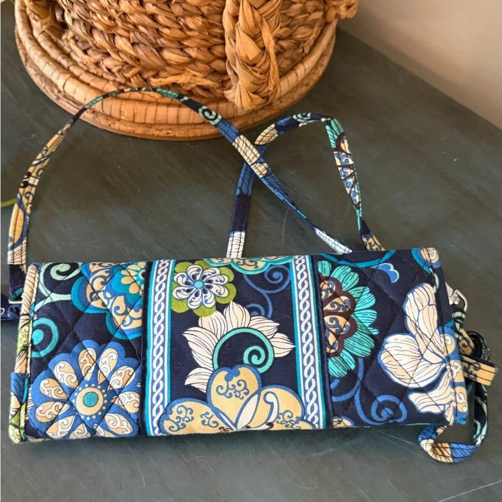 Vera Bradley Retired Mod Floral Blue Small tri-fold Wallet - Picture 4 of 11